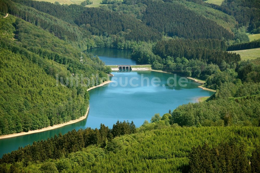 Luftbild Lüdenscheid - Uferbereiche am Stausee der Versetalsperre in Lüdenscheid im Bundesland Nordrhein-Westfalen