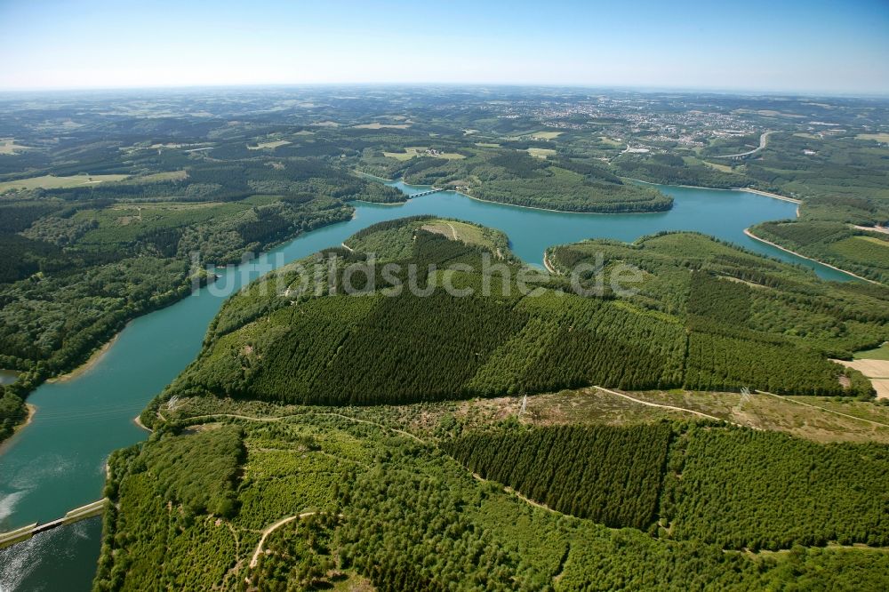 Luftbild Lüdenscheid - Uferbereiche am Stausee der Versetalsperre in Lüdenscheid im Bundesland Nordrhein-Westfalen