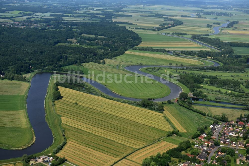 Münsterdorf von oben - Uferbereiche am Stör Flußverlauf in Münsterdorf im Bundesland Schleswig-Holstein