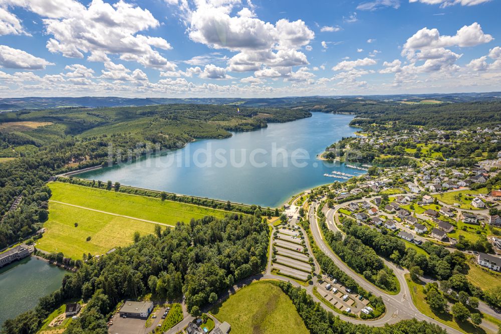 Luftaufnahme Langscheid - Uferbereiche der Talsperre Sorpesee in Langscheid im Bundesland Nordrhein-Westfalen, Deutschland