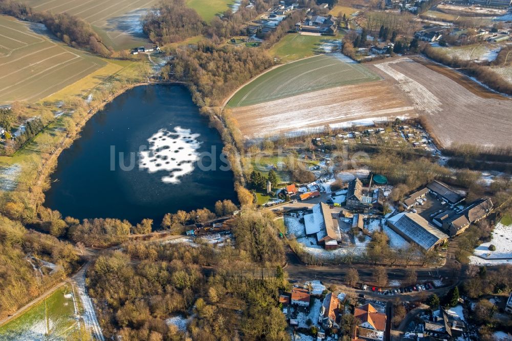 Luftbild Heiligenhaus - Uferbereiche des Teichanlagen zur Fischzucht Abtskücher Teich in Heiligenhaus im Bundesland Nordrhein-Westfalen