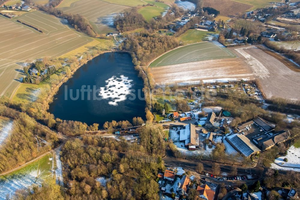 Luftaufnahme Heiligenhaus - Uferbereiche des Teichanlagen zur Fischzucht Abtskücher Teich in Heiligenhaus im Bundesland Nordrhein-Westfalen