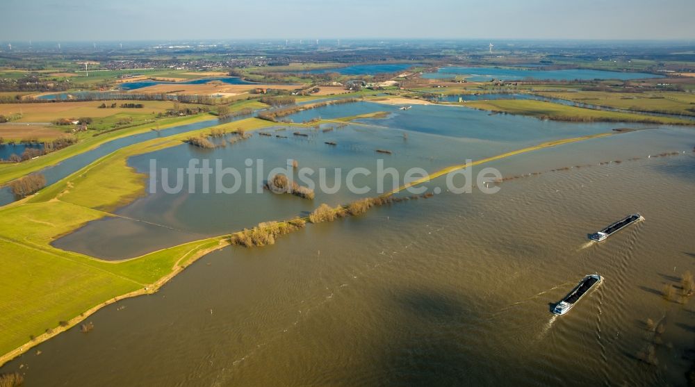 Luftaufnahme Wesel - Uferbereiche des Teichanlagen zur Fischzucht Am Drögenkamp in Wesel im Bundesland Nordrhein-Westfalen