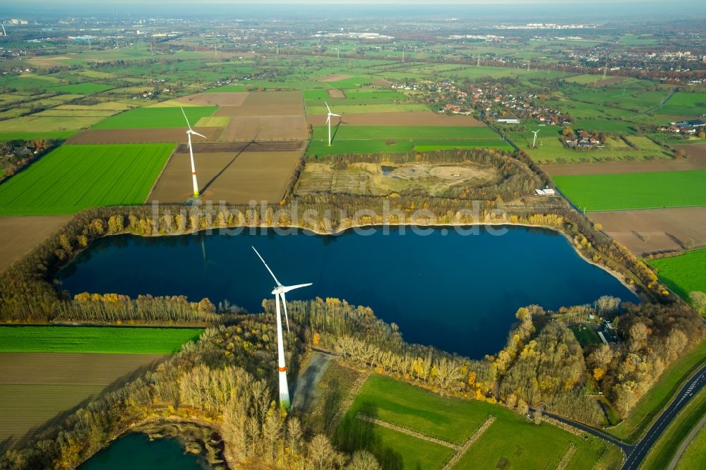 Luftbild Voerde (Niederrhein) - Uferbereiche des Teichanlagen zur Fischzucht in Voerde (Niederrhein) im Bundesland Nordrhein-Westfalen