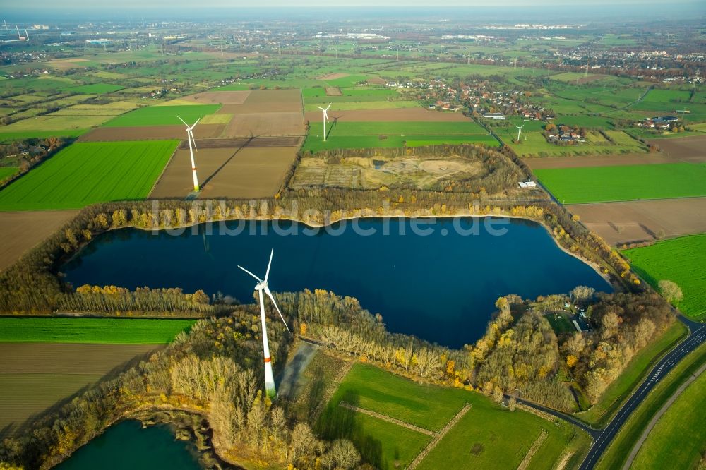 Luftaufnahme Voerde (Niederrhein) - Uferbereiche des Teichanlagen zur Fischzucht in Voerde (Niederrhein) im Bundesland Nordrhein-Westfalen