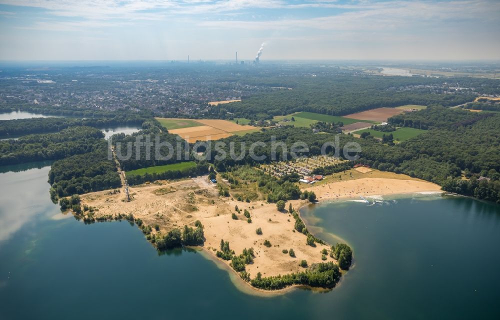 Luftaufnahme Voerde (Niederrhein) - Uferbereiche des Tenderingssee und des Freibades Strandbad Tenderingssee in Voerde (Niederrhein) im Bundesland Nordrhein-Westfalen - NRW, Deutschland