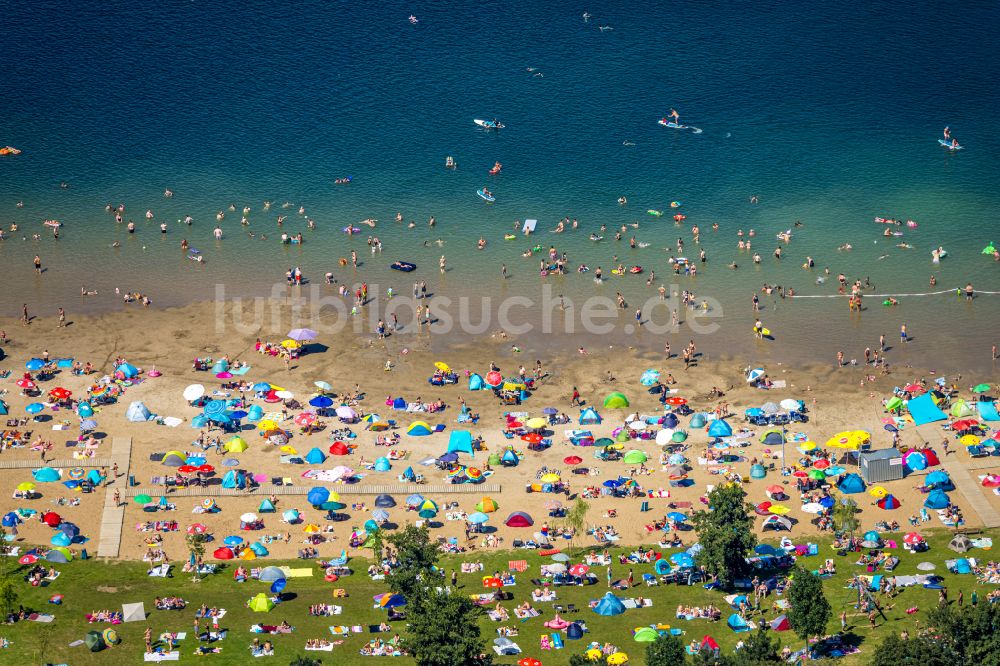 Luftbild Voerde (Niederrhein) - Uferbereiche des Tenderingssee und des Freibades Strandbad Tenderingssee in Voerde (Niederrhein) im Bundesland Nordrhein-Westfalen - NRW, Deutschland