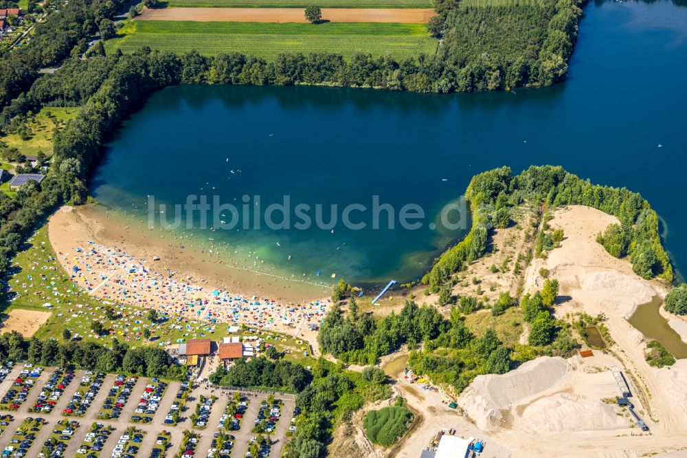 Luftbild Voerde (Niederrhein) - Uferbereiche des Tenderingssee und des Freibades Strandbad Tenderingssee in Voerde (Niederrhein) im Bundesland Nordrhein-Westfalen - NRW, Deutschland