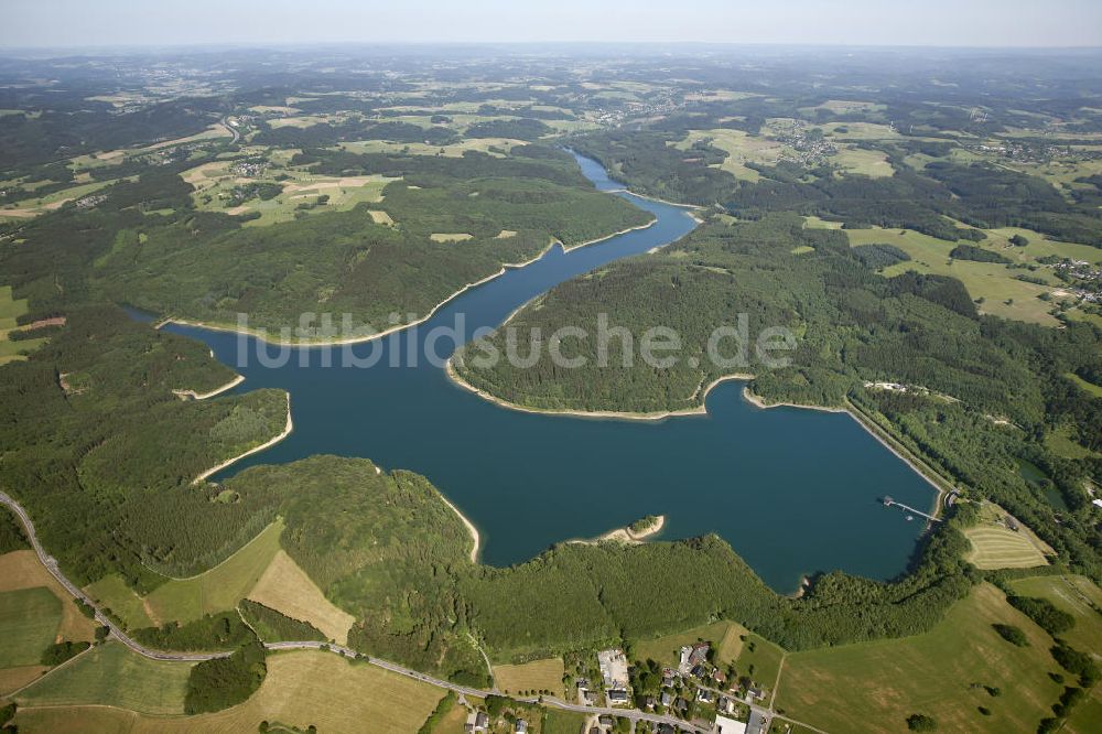 Reichshof von oben - Uferbereiche der Wiehltalsperre in Nordrhein-Westfalen (Oberbergischer Kreis)