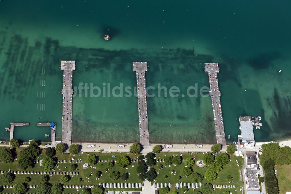 Klagenfurt von oben - Uferbereiche des Wörthersee am Freibad des Strandbad Klagenfurt in Klagenfurt in Kärnten, Österreich