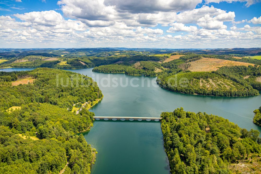 Luftbild Lüdenscheid - Uferbereichen der Versetalsperre in Lüdenscheid im Bundesland Nordrhein-Westfalen, Deutschland