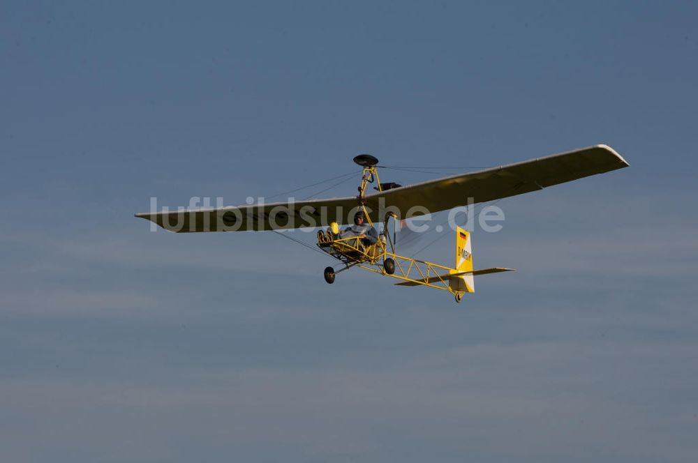 Luftbild Bad Dietzenbach - Ultraleicht-Flugzeug UL Uli Scheibe nahe dem Flugplatz Bad Dietzenbach