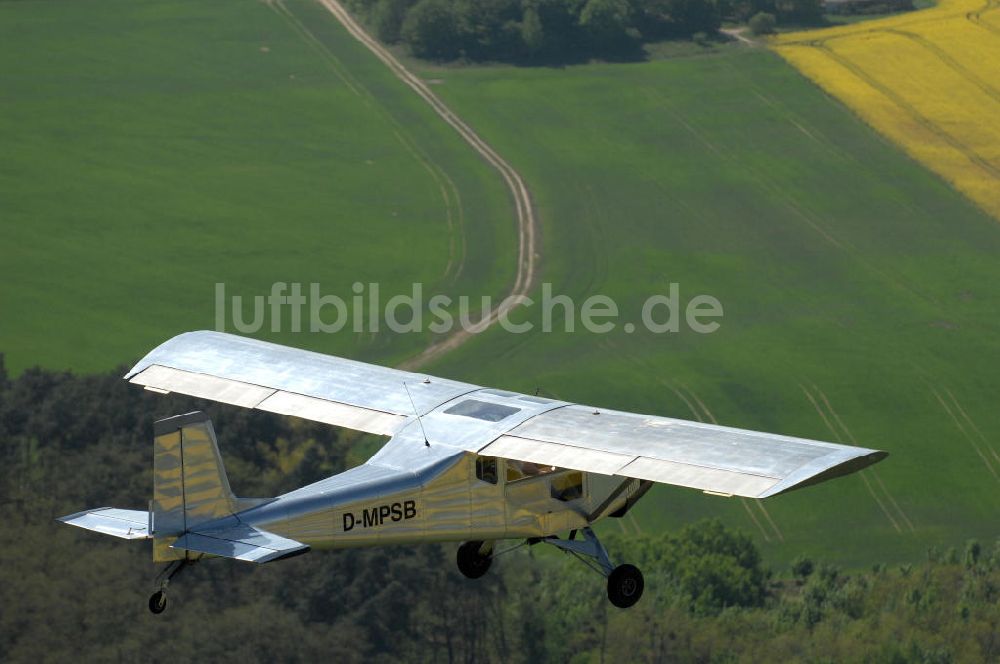 Luftaufnahme WERNEUCHEN - Ultraleichtflugzeug vom Typ WT 01 der Flugschule Werneuchen