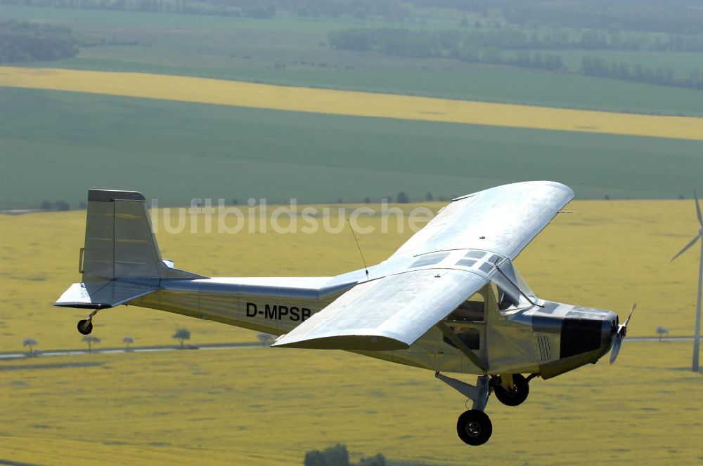 Luftaufnahme WERNEUCHEN - Ultraleichtflugzeug vom Typ WT 01 der Flugschule Werneuchen