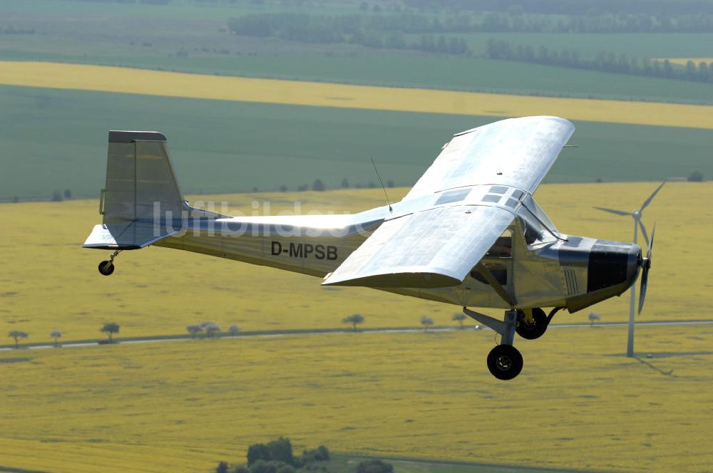 WERNEUCHEN aus der Vogelperspektive: Ultraleichtflugzeug vom Typ WT 01 der Flugschule Werneuchen