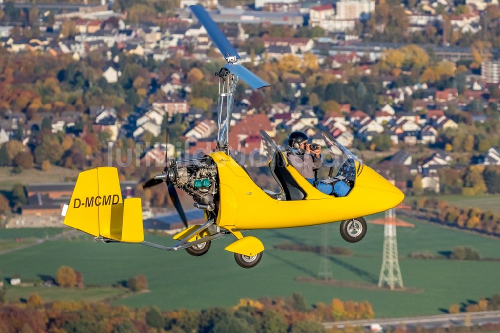 Witten von oben - Ultraleichtluftfahrzeug- Gyrocopter im Fluge über dem Luftraum im Ortsteil Vöckenberg in Witten im Bundesland Nordrhein-Westfalen