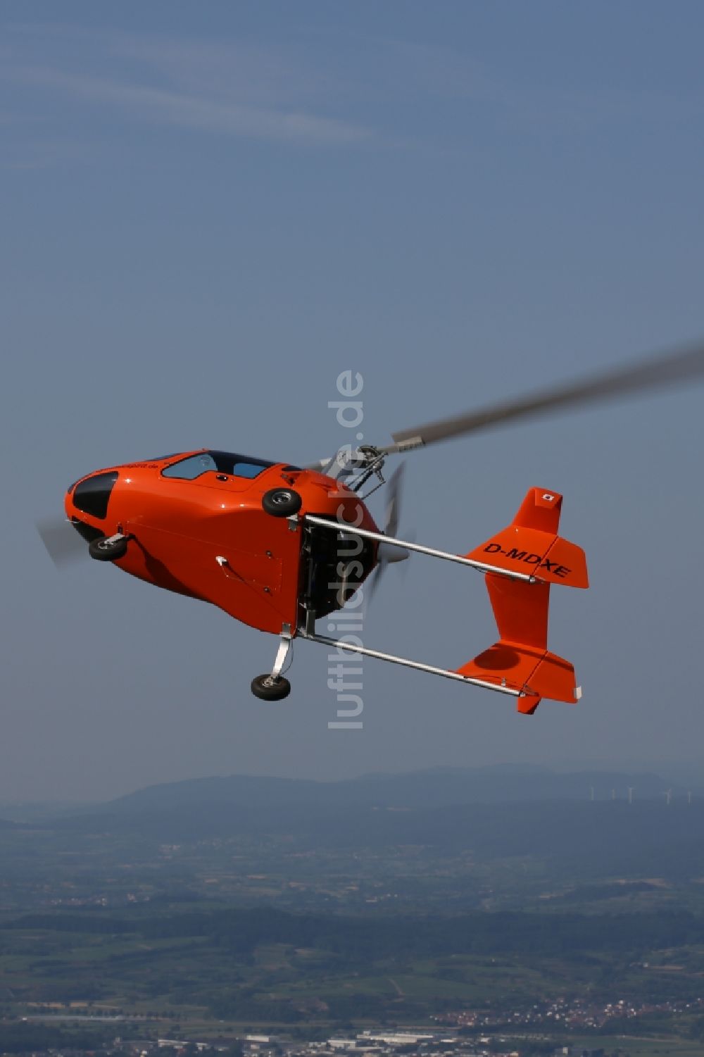 Luftbild Freiburg im Breisgau - Ultraleichtluftfahrzeug- Gyrocopter vom Typ Xenon 4 mit der Zulassungs- Kennung D-MDXE im Fluge über dem Luftraum in Freiburg im Breisgau im Bundesland Baden-Württemberg