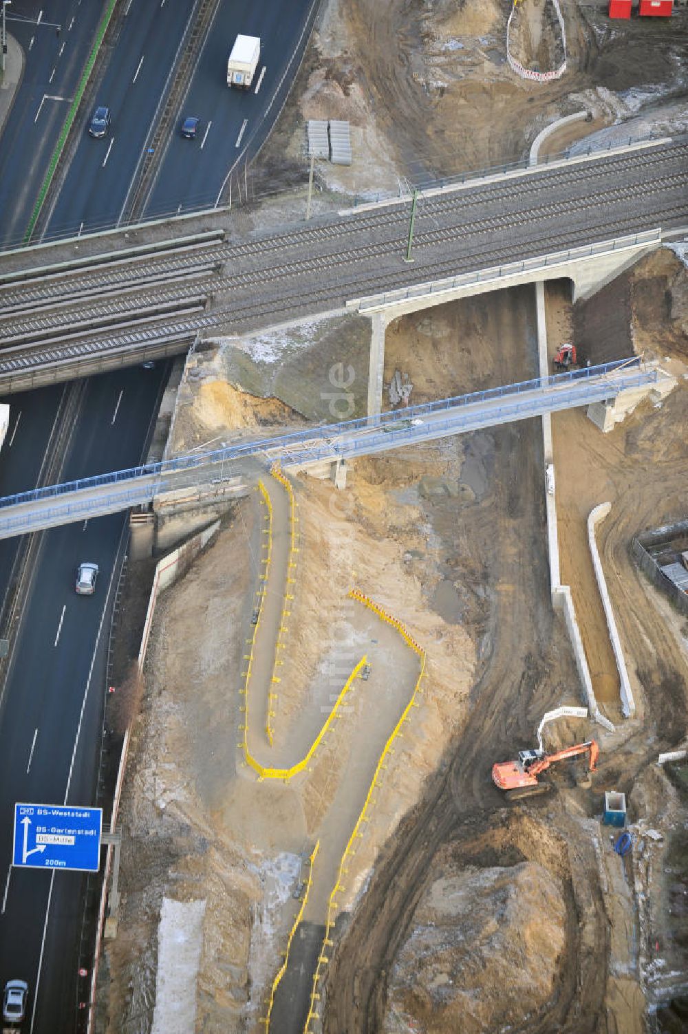 Braunschweig aus der Vogelperspektive: Um- und Ausbau des Autobahndreieck Braunschweig-Südwest