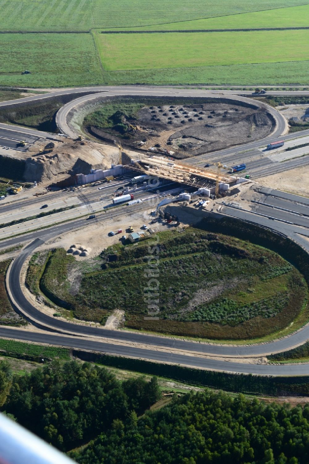 Wöbbelin aus der Vogelperspektive: Um- und Ausbau des AD Autobahndreieck Schwerin an der BAB Autobahn A14 und A24 bei Wöbbelin in Mecklenburg-Vorpommern