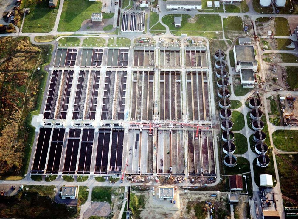 Luftbild Schönwalde bei Berlin - Um- und Ausbau des Klärwerkes Schönwalde der Berliner Wasserbetriebe am nördlichen Berliner Ring.