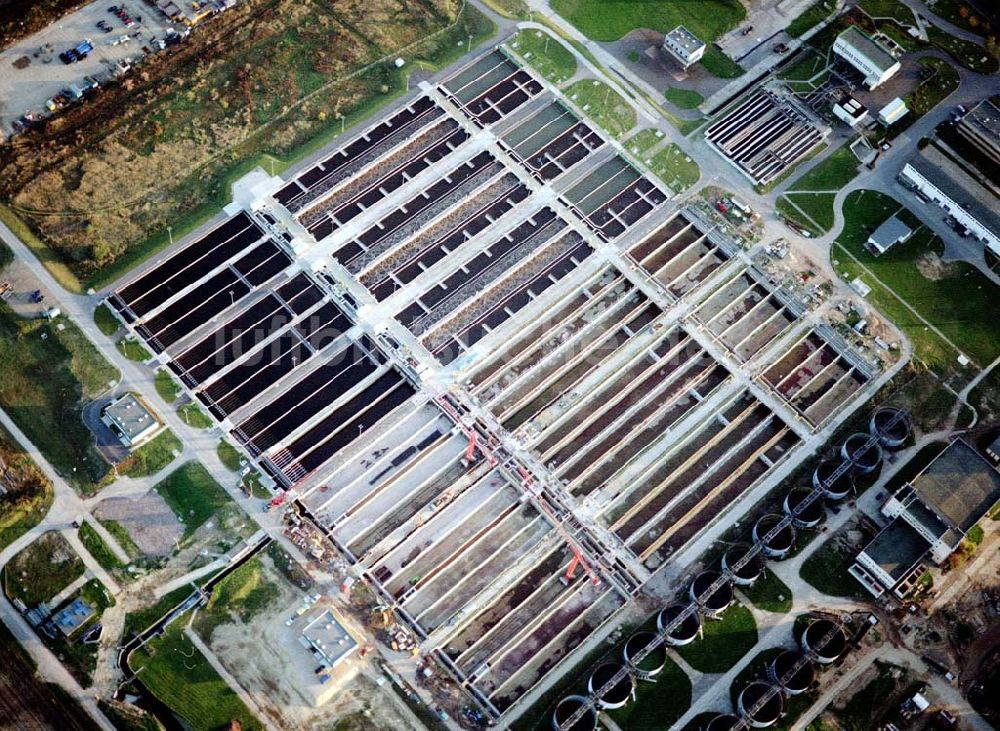 Luftaufnahme Schönwalde bei Berlin - Um- und Ausbau des Klärwerkes Schönwalde der Berliner Wasserbetriebe am nördlichen Berliner Ring.