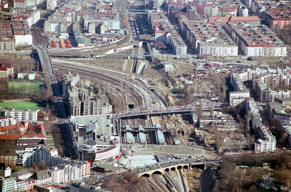 Luftbild Berlin-Wedding - Um- und Ausbau des Verkehrsknotens am S- Bahnhof Gesundbrunnen in Berlin-Wedding