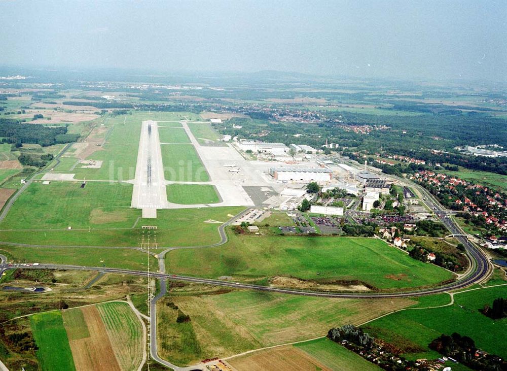 Luftaufnahme Dresden - Klotsche - Um- und Ausbauarbeiten am Flughafen Dredsen - Klotsche.