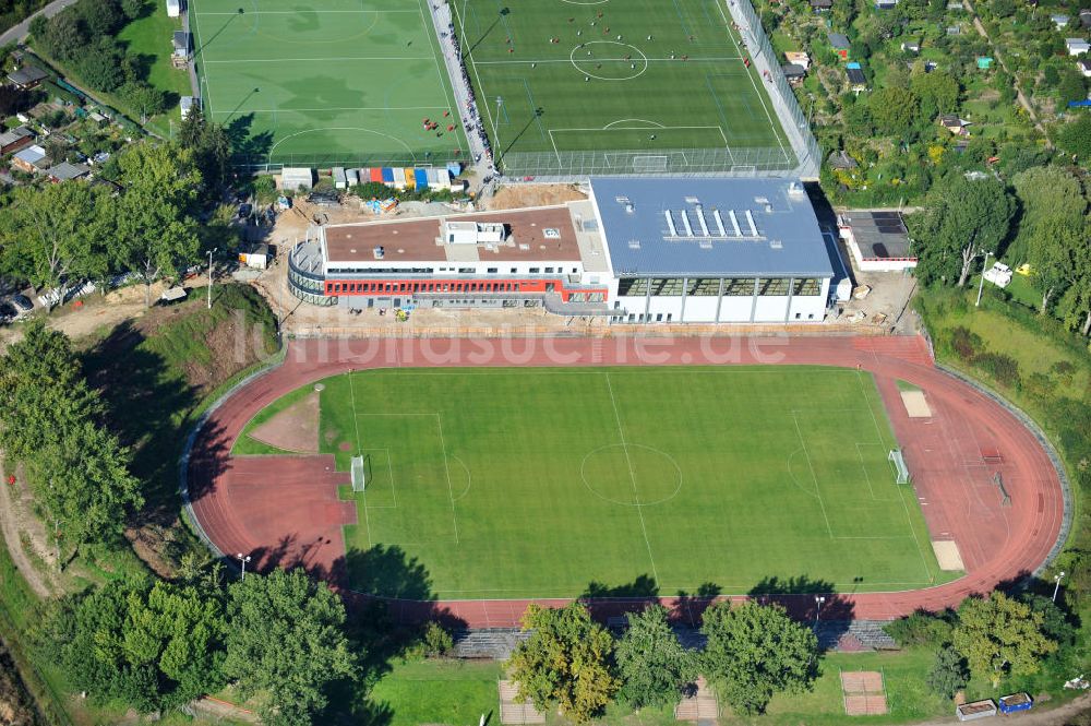 Frankfurt am Main aus der Vogelperspektive: Um- und Erweiterungsbau am Stadion am Riederwald des Verein Eintracht Frankfurt