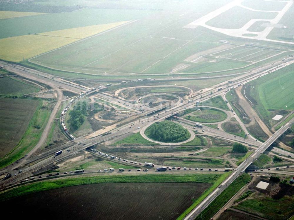 Luftbild Schkeuditz bei Leipzig - Um- und Erweiterungsbaustellen am Schkeuditzer Kreuz am Flughafen Leipzig - Halle.