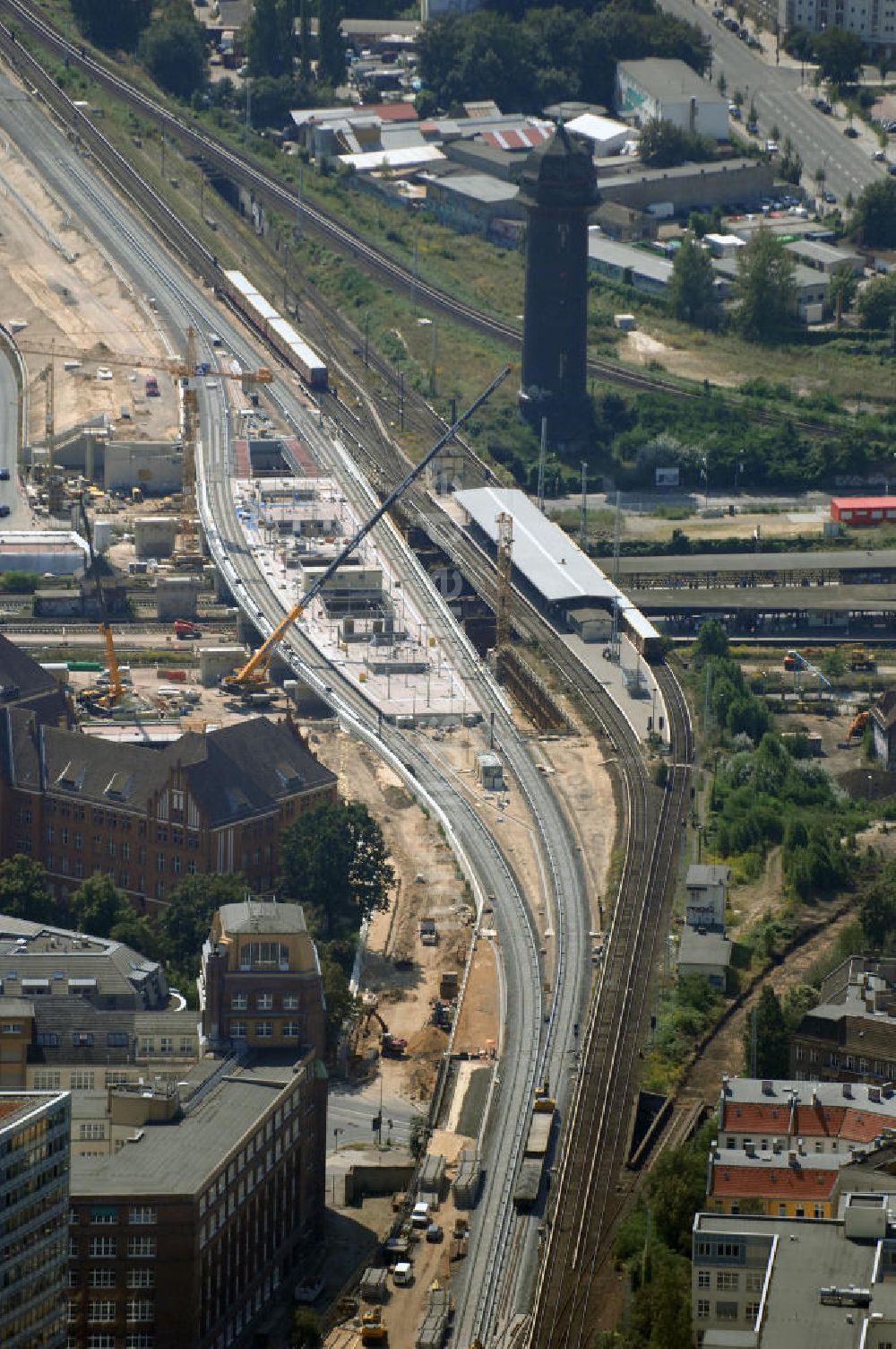 Luftaufnahme Berlin - Um- und Neu- und Ausbau des Berliner S-Bahnhofs Ostkreuz