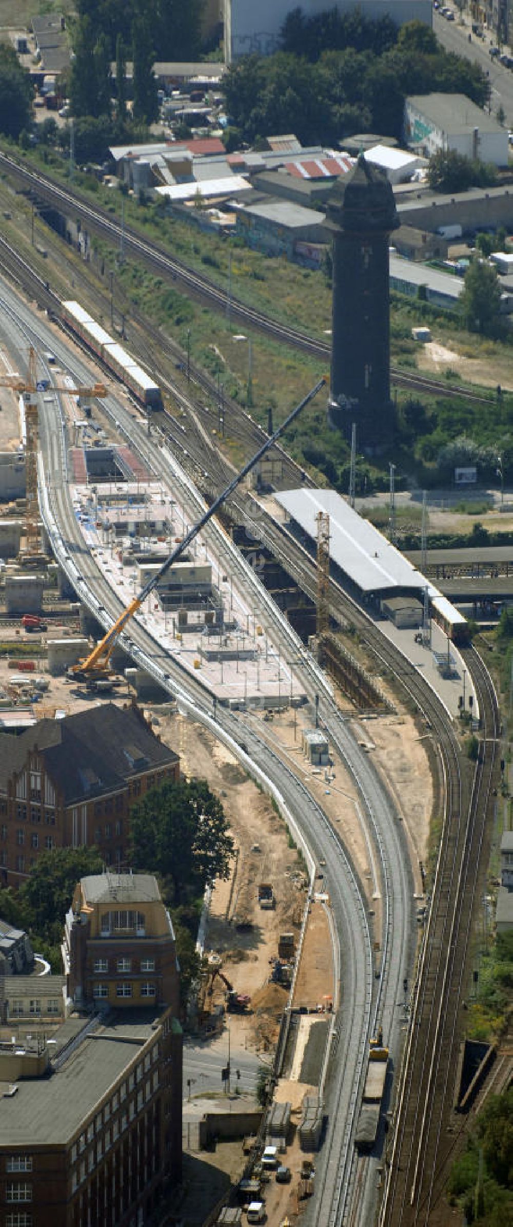 Berlin von oben - Um- und Neu- und Ausbau des Berliner S-Bahnhofs Ostkreuz