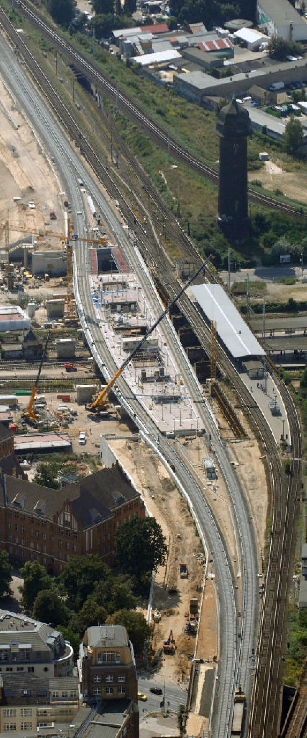 Luftaufnahme Berlin - Um- und Neu- und Ausbau des Berliner S-Bahnhofs Ostkreuz