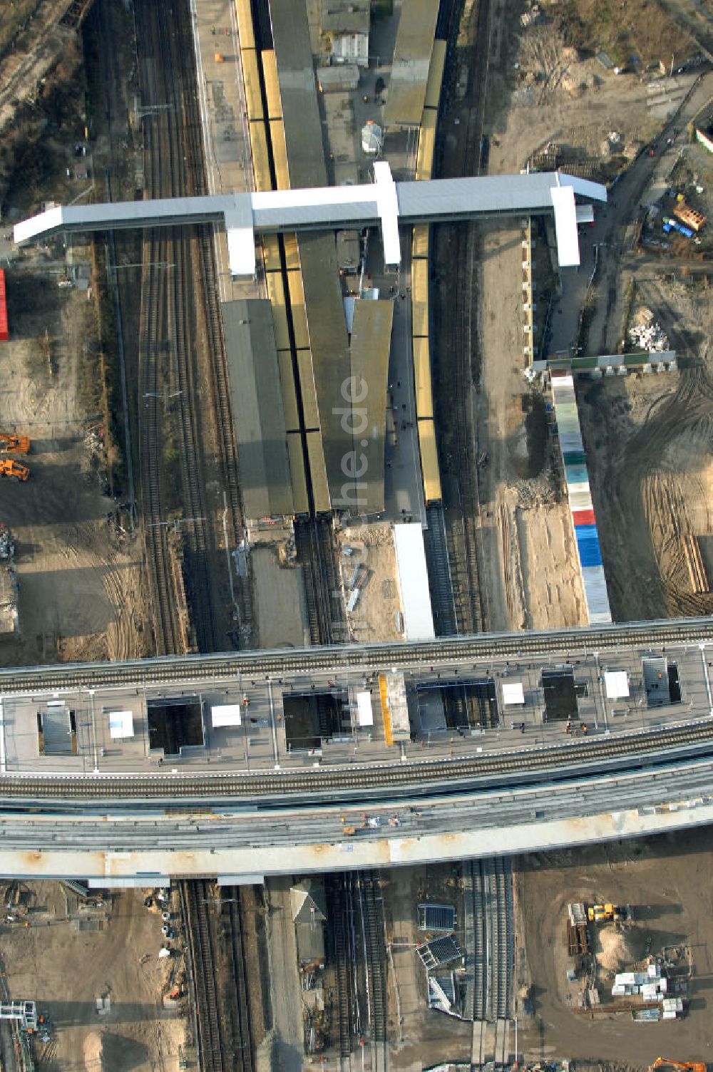 Luftaufnahme Berlin - Um- und Neu- und Ausbau des Berliner S-Bahnhofs Ostkreuz