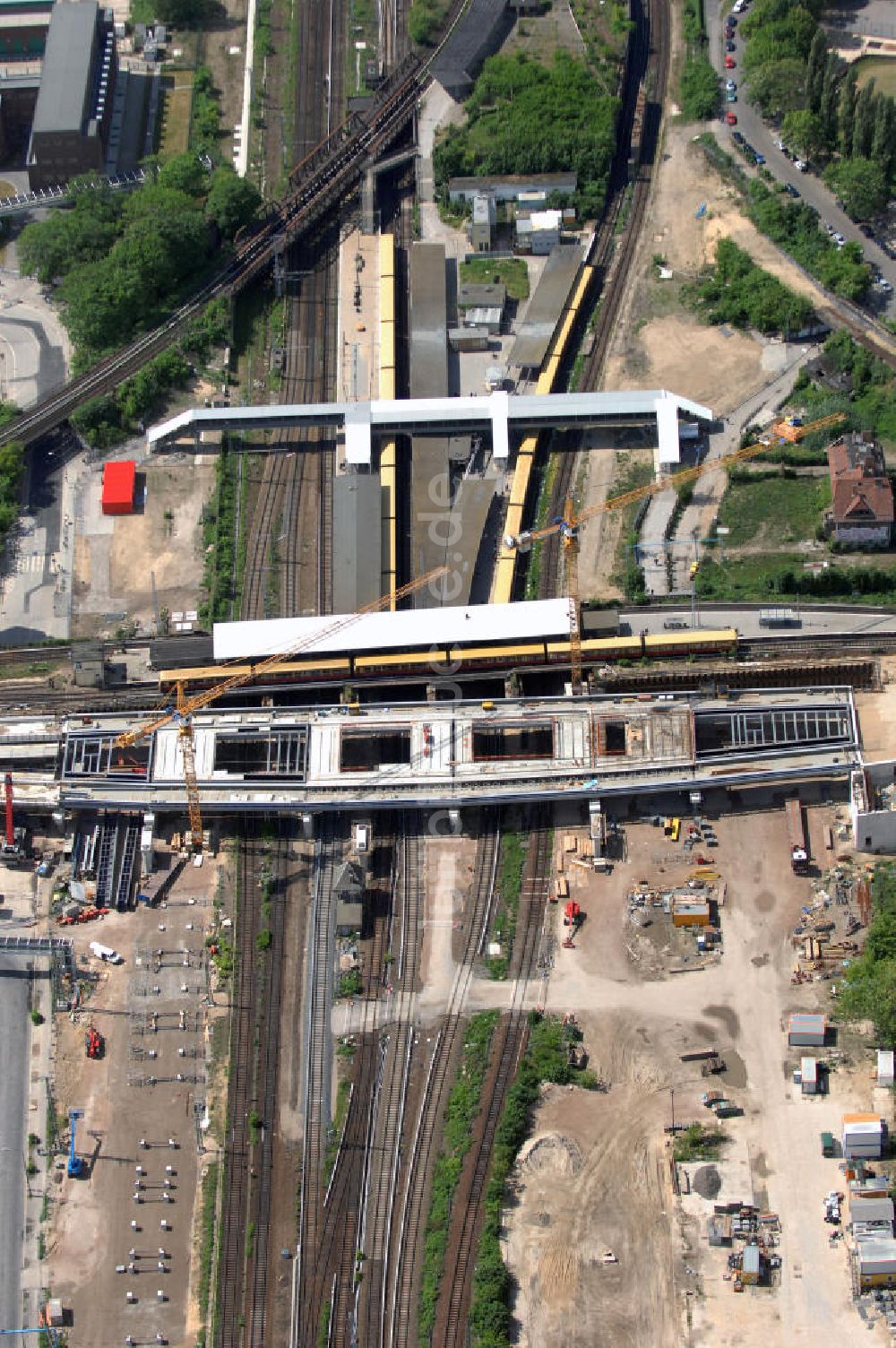 Berlin von oben - Um- und Neu- und Ausbau des Berliner S-Bahnhofs Ostkreuz