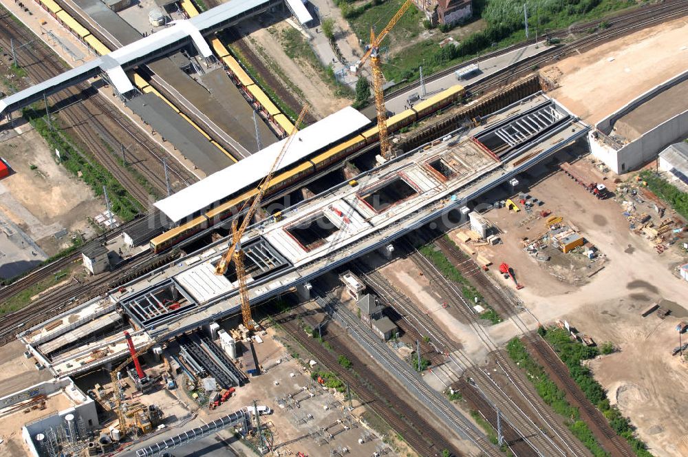 Luftaufnahme Berlin - Um- und Neu- und Ausbau des Berliner S-Bahnhofs Ostkreuz