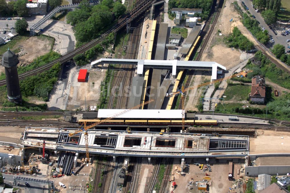 Luftaufnahme Berlin - Um- und Neu- und Ausbau des Berliner S-Bahnhofs Ostkreuz