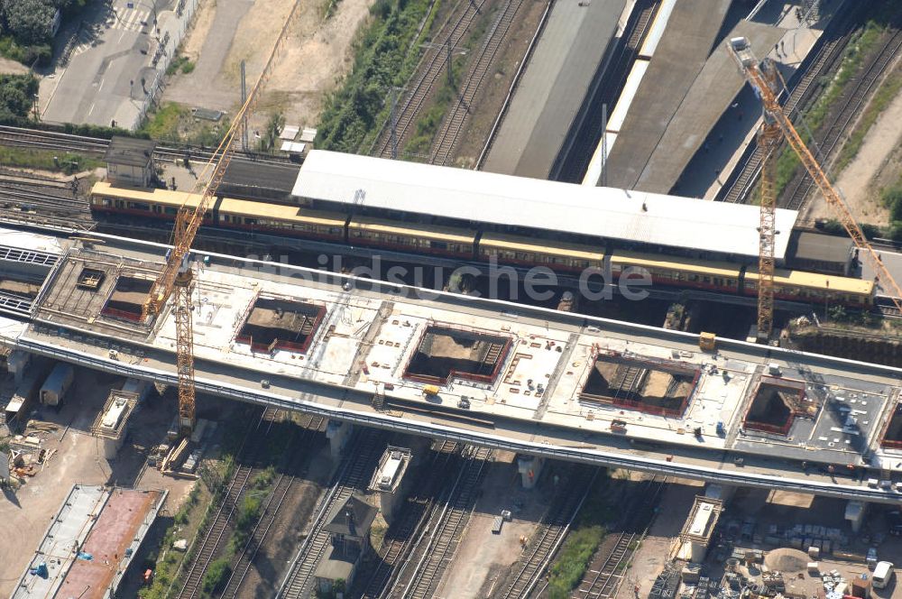 Luftaufnahme Berlin - Um- und Neu- und Ausbau des Berliner S-Bahnhofs Ostkreuz