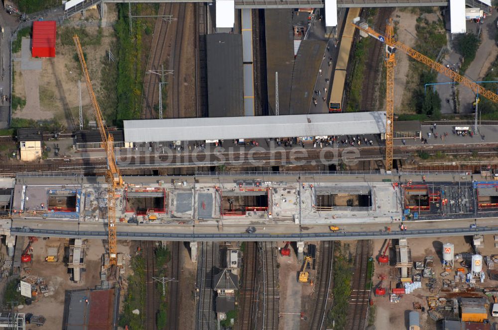 Luftaufnahme Berlin - Um- und Neu- und Ausbau des Berliner S-Bahnhofs Ostkreuz