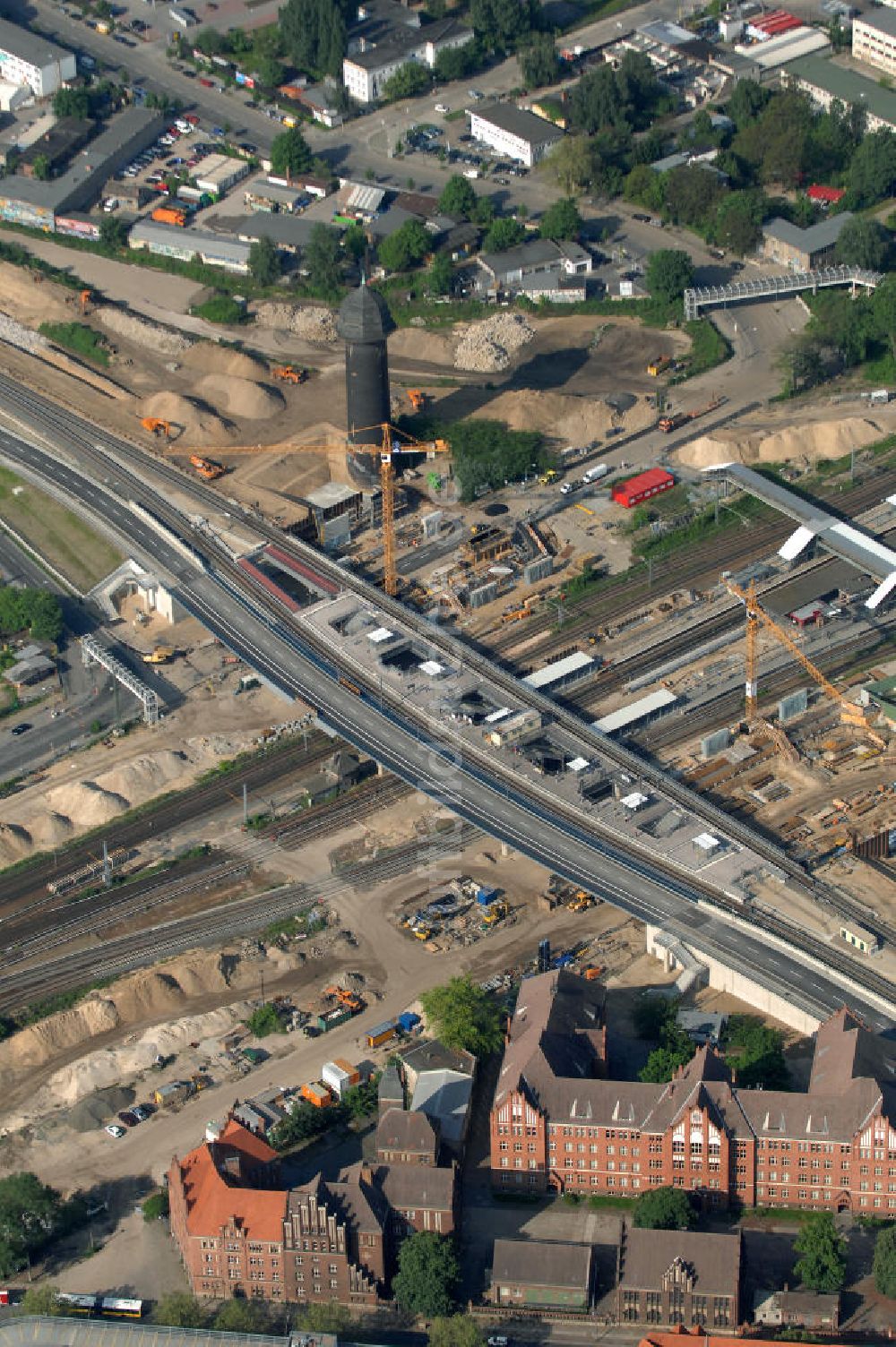 Luftbild Berlin - Um- und Neu- und Ausbau des Berliner S-Bahnhofs Ostkreuz-Upgrading and construction of the Berlin S-Bahn station Ostkreuz