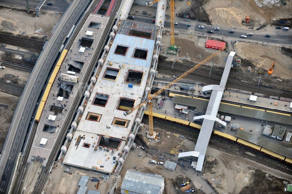 Berlin Friedrichshain aus der Vogelperspektive: Um- und Neubau des Berliner S-Bahnhof Ostkreuz