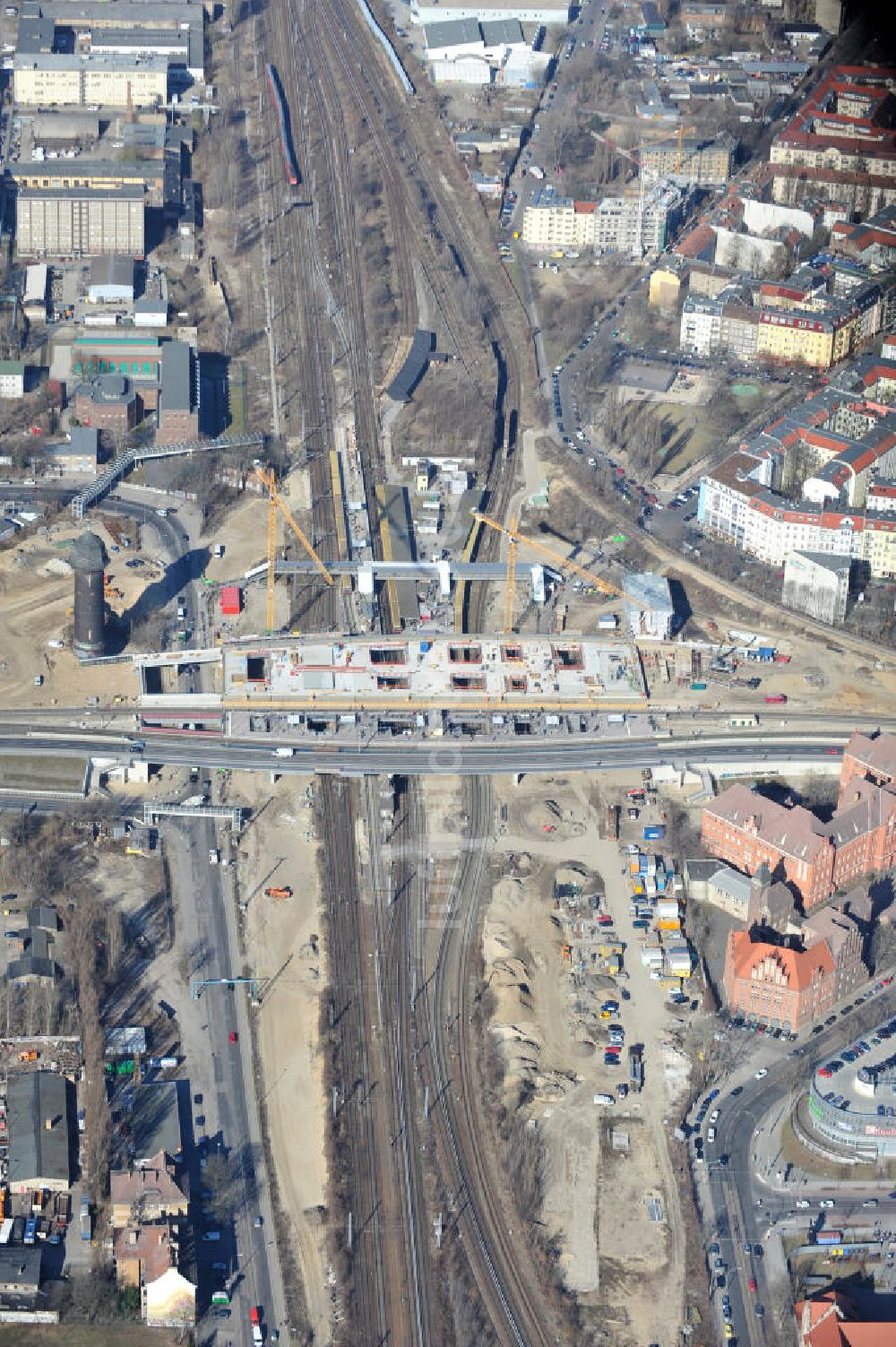 Berlin-Friedrichshain aus der Vogelperspektive: Um- und Neubau des Berliner S-Bahnhof Ostkreuz