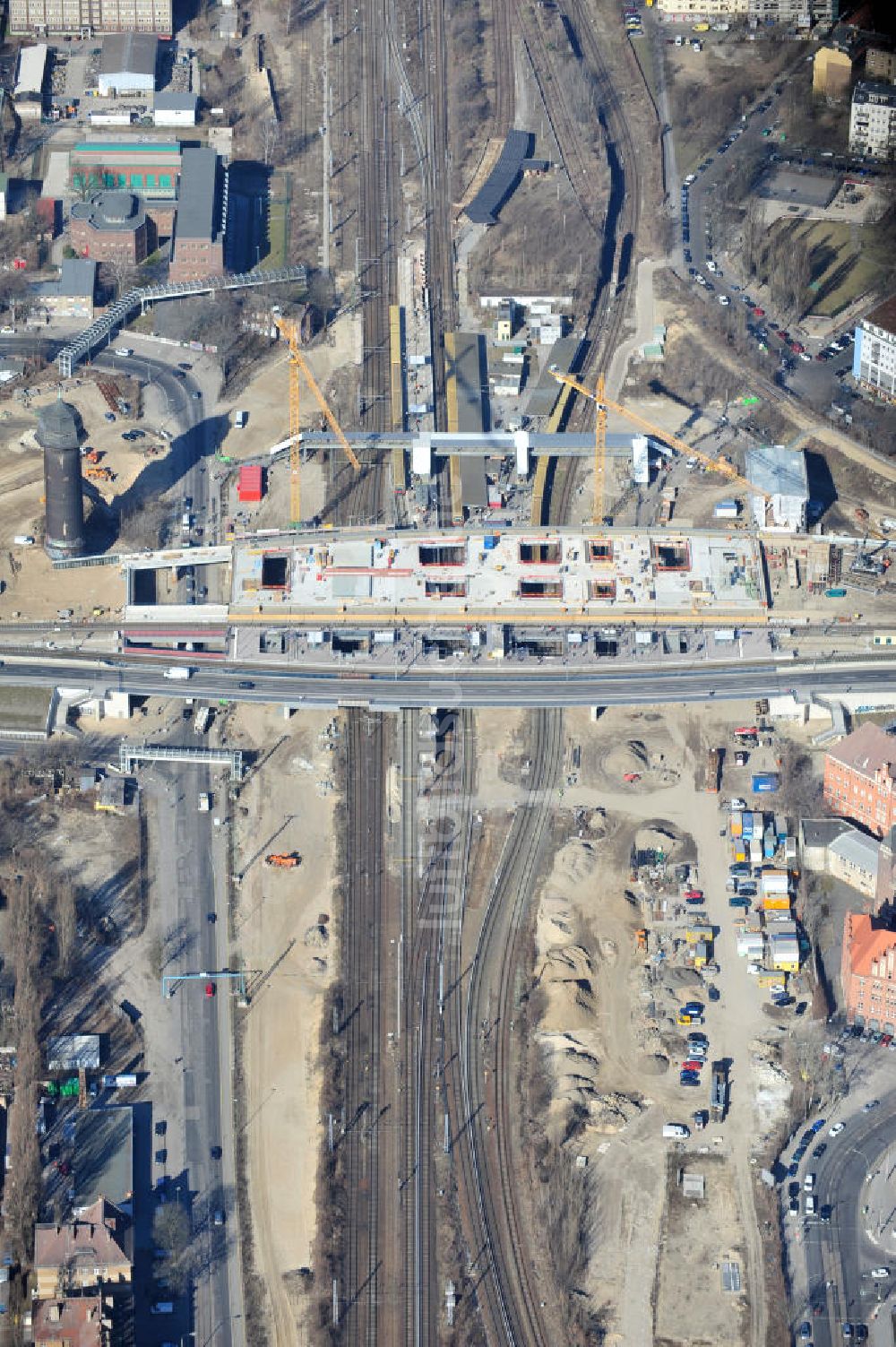 Luftbild Berlin-Friedrichshain - Um- und Neubau des Berliner S-Bahnhof Ostkreuz