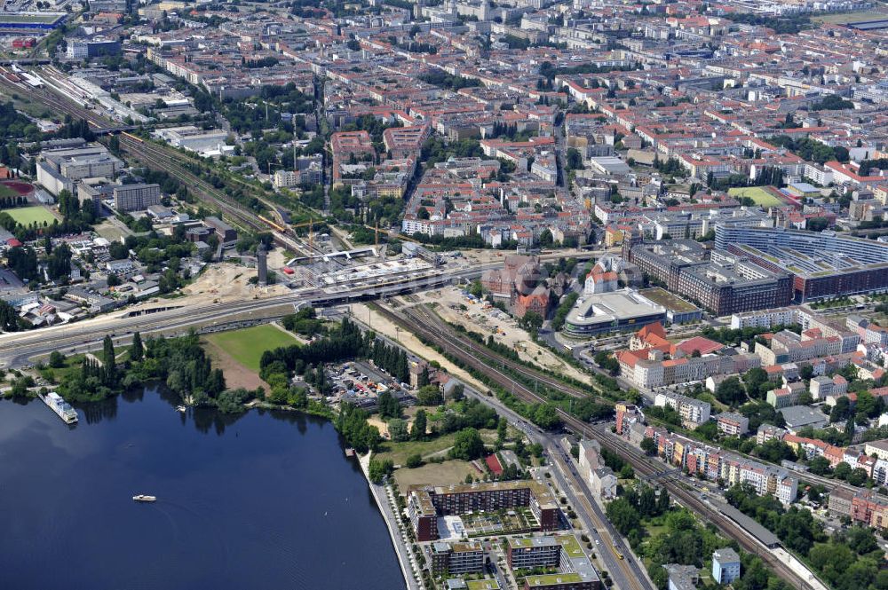 Luftbild Berlin Friedrichshain - Um- und Neubau des Berliner S-Bahnhof Ostkreuz