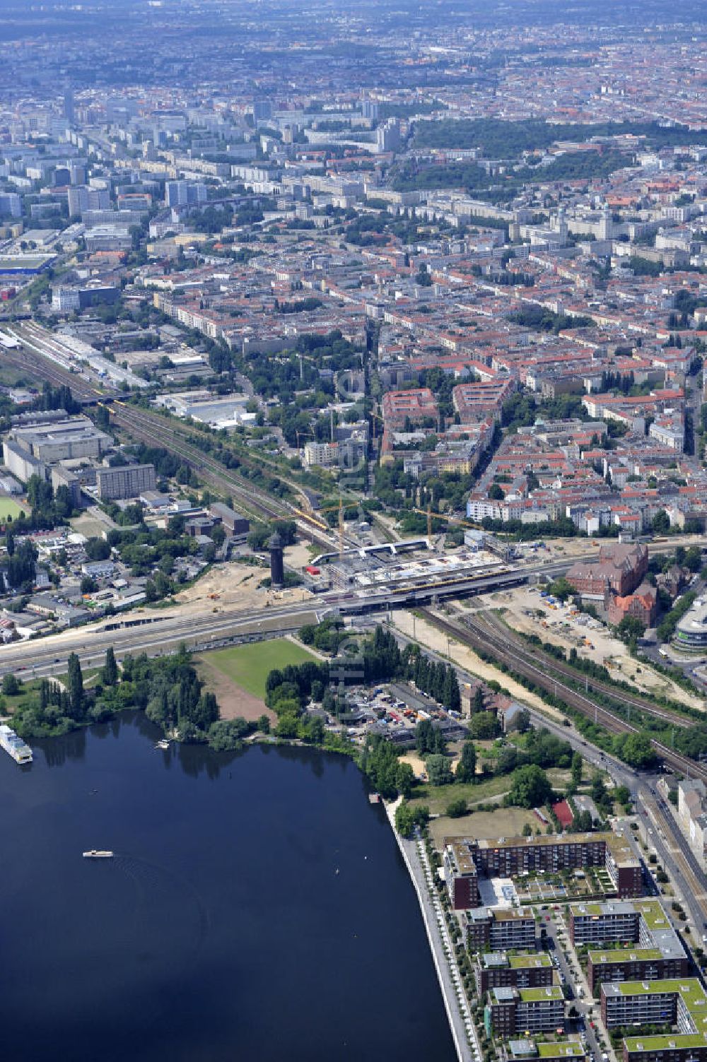 Luftaufnahme Berlin Friedrichshain - Um- und Neubau des Berliner S-Bahnhof Ostkreuz