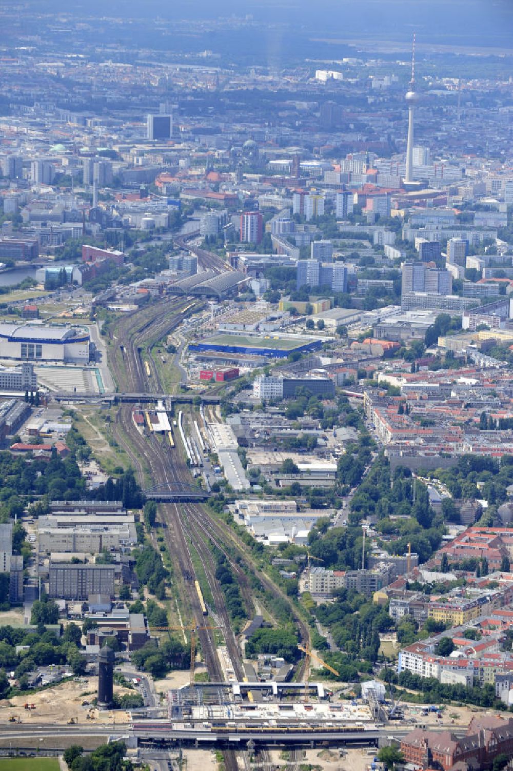 Luftbild Berlin Friedrichshain - Um- und Neubau des Berliner S-Bahnhof Ostkreuz