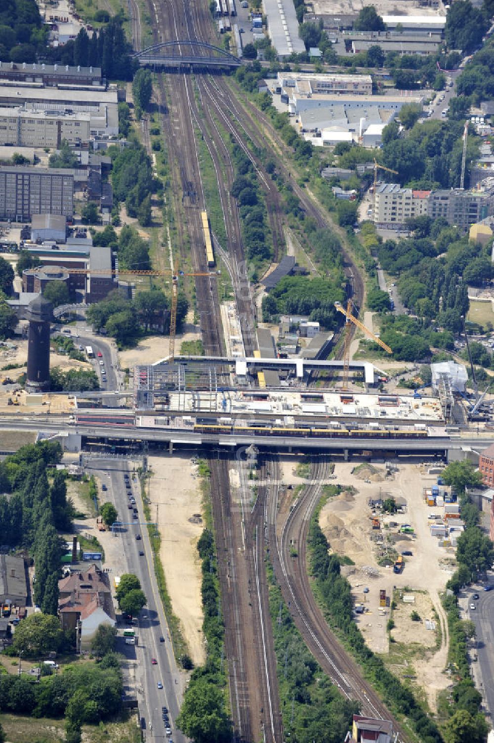 Luftaufnahme Berlin Friedrichshain - Um- und Neubau des Berliner S-Bahnhof Ostkreuz