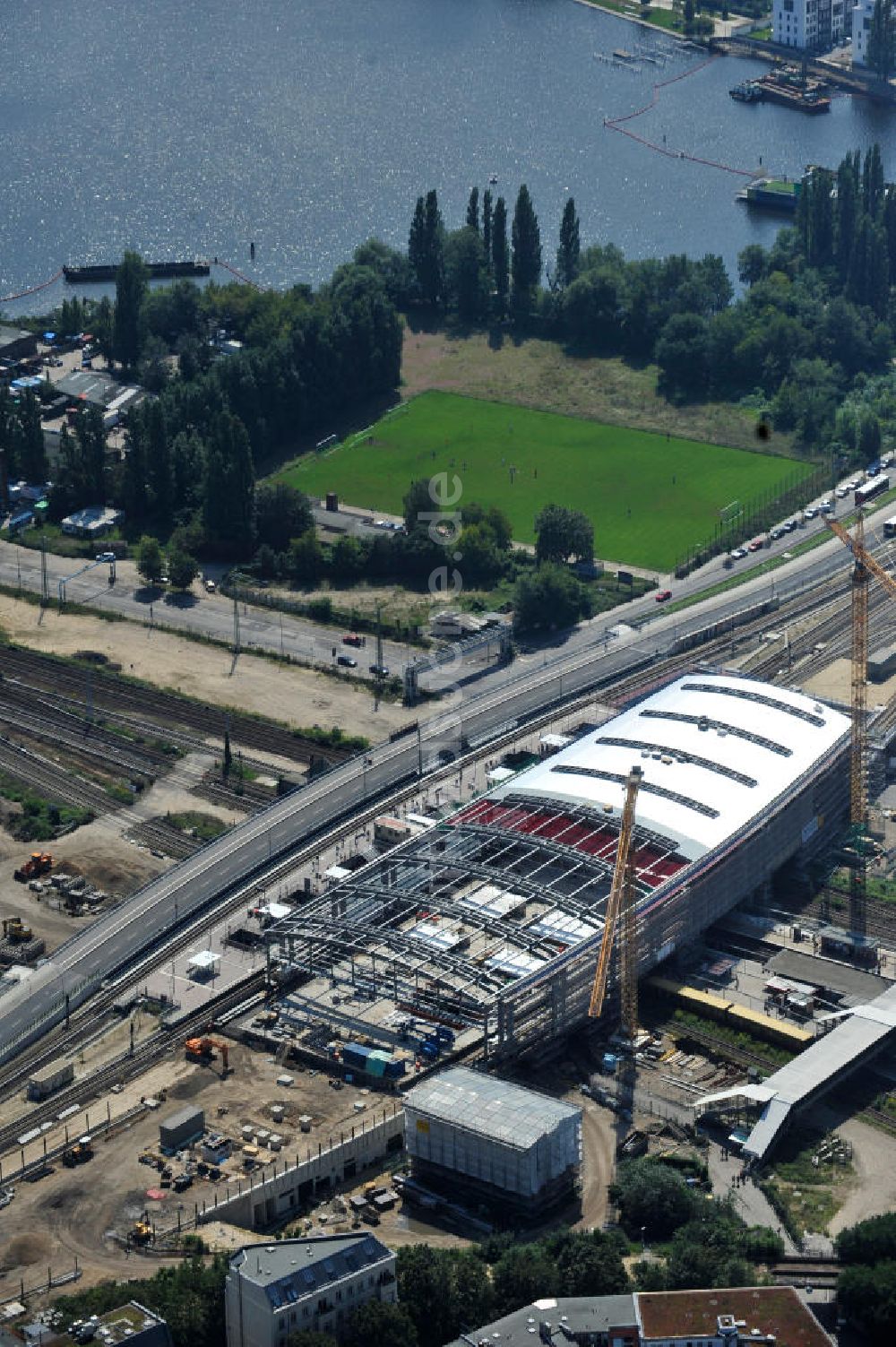 Berlin Friedrichshain aus der Vogelperspektive: Um- und Neubau des Berliner S-Bahnhof Ostkreuz