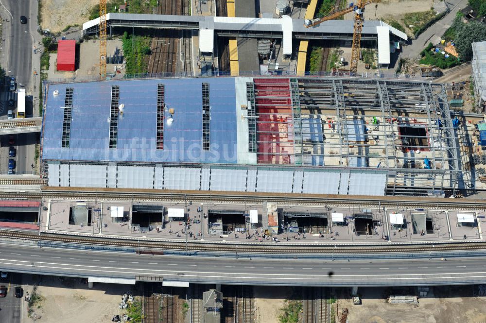 Berlin Friedrichshain aus der Vogelperspektive: Um- und Neubau des Berliner S-Bahnhof Ostkreuz