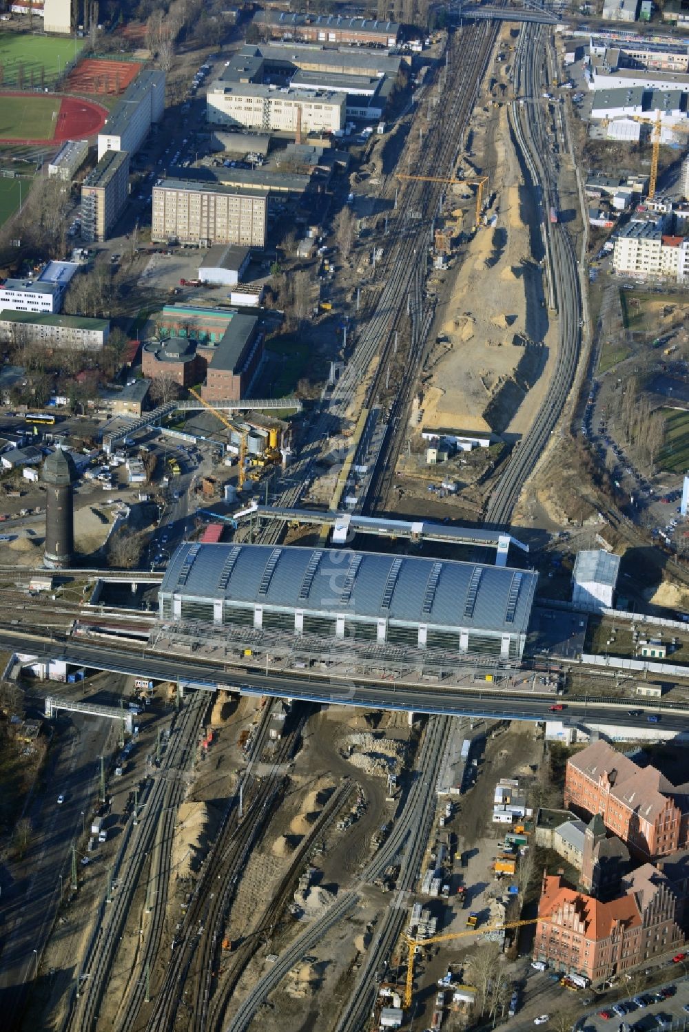 Luftaufnahme Berlin - Um- und Neubau des Berliner S-Bahnhof Ostkreuz der Deutschen Bahn in Berlin Friedrichshain