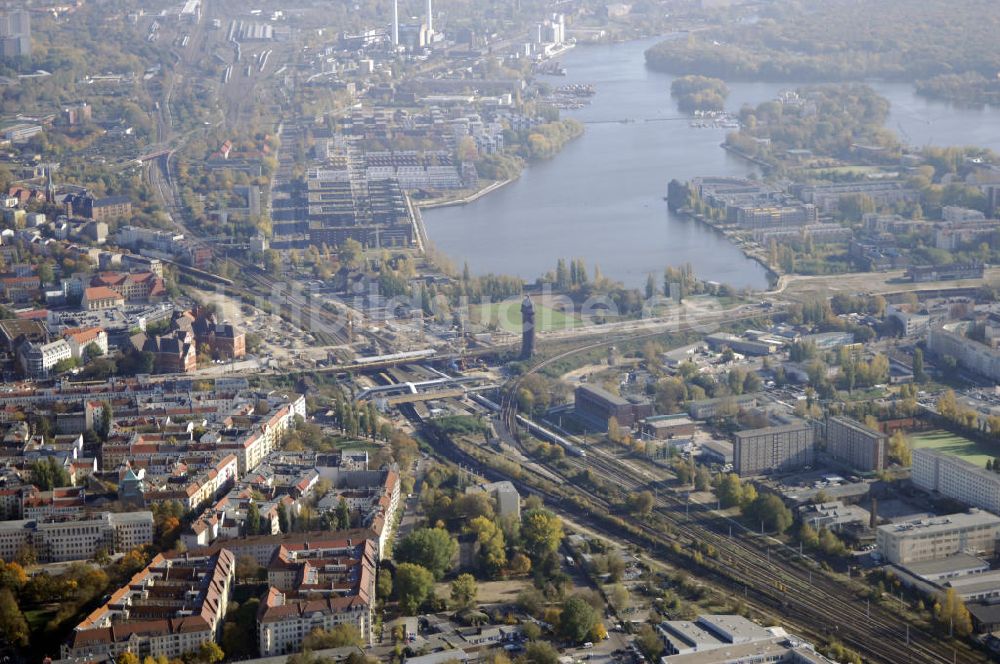 Luftbild Berlin - Um- und Neubau des Berliner S-Bahnhofs Ostkreuz